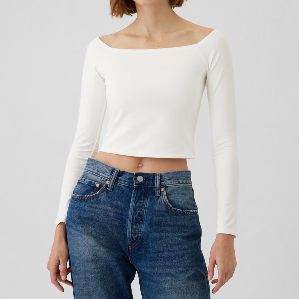 Gap off the shoulder cropped modern tee